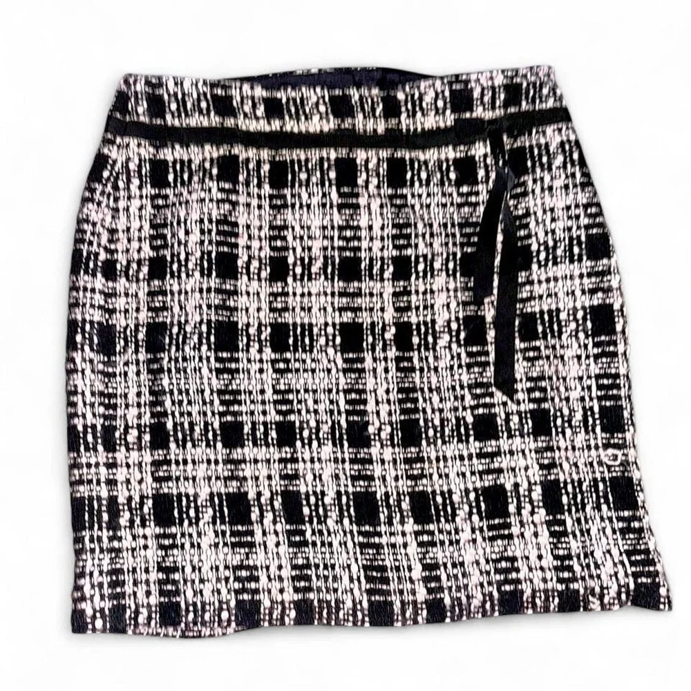 Ann Taylor LOFT Bouclé Plaid Mini Skirt Size 10 Black Blush Pink Preppy Tweed